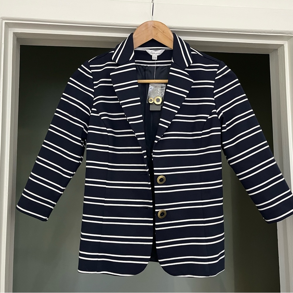 Reitman’s brand new petite size xsmall blazer.